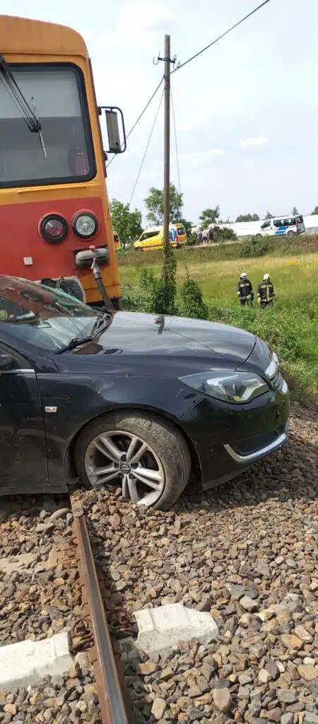 Vonattal ütközött egy autó Méhkerék és Kötegyán között