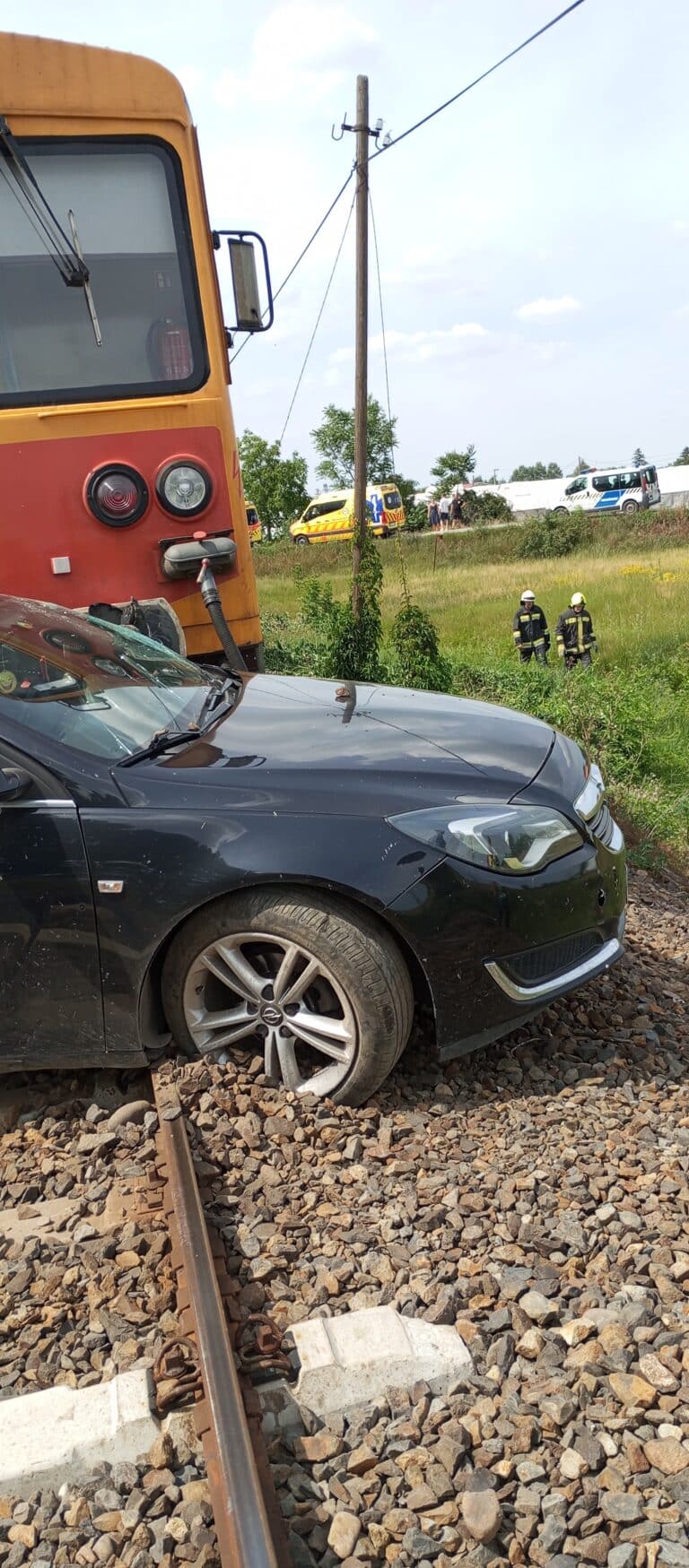 Vonattal ütközött egy személygépkocsi tegnap délután Méhkerék és Kötegyán között