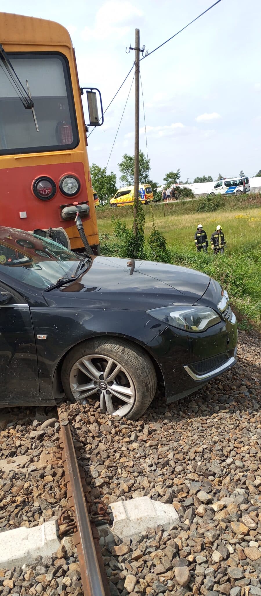 Vonattal ütközött egy személygépkocsi tegnap délután Méhkerék és Kötegyán között