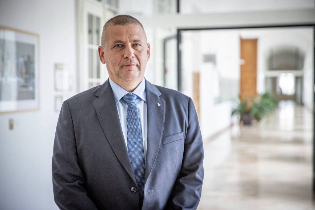 Ruszin-Szendi Romulusz: Visszatérhetnek a honvédséghez a fiatalítás miatt eltávolított katonák