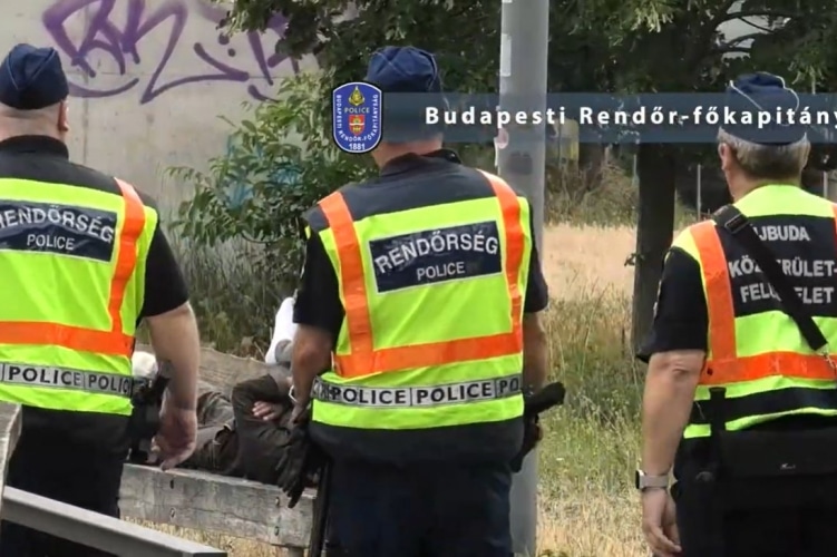 Rendet raknak a zsaruk Kelenföldön