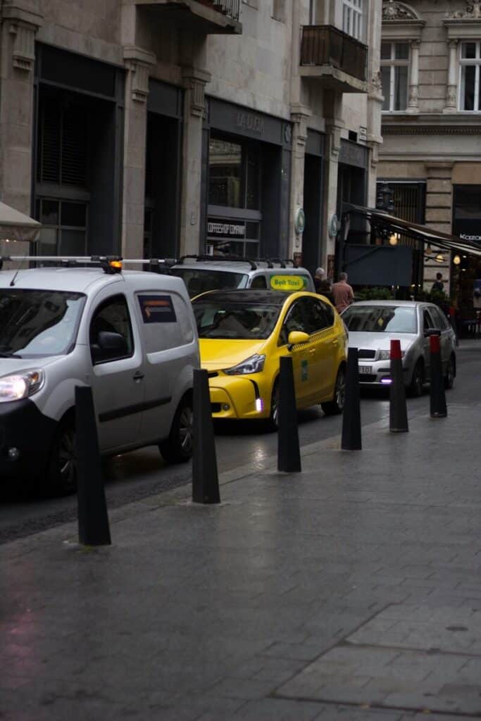 Jelentősen emelkednek a budapesti taxitarifák augusztustól