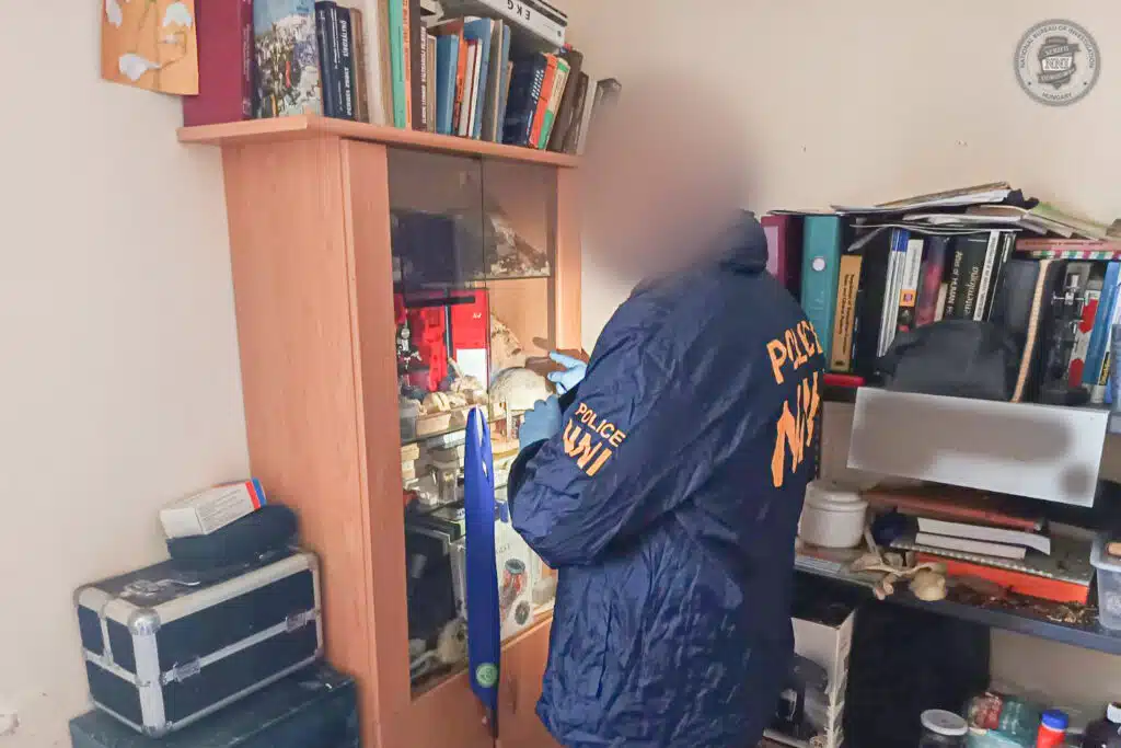 Emberi testrészeket találtak egy beteghordozó lakásán és autójában