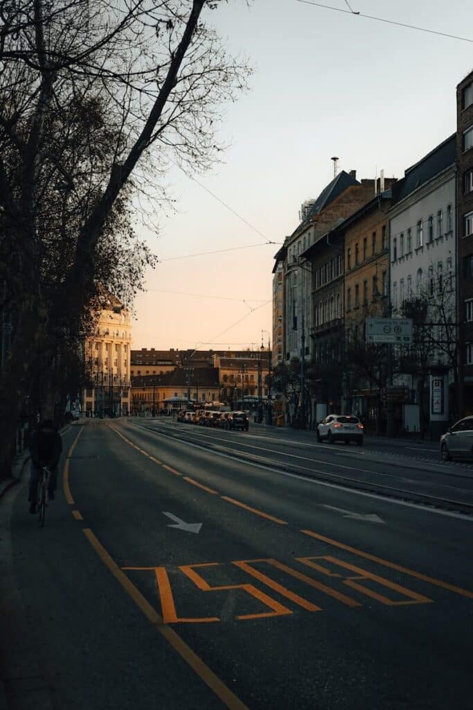 Új buszsávok jönnek Budapest két forgalmas pontjára: mutatjuk, hol gyorsul be a közösségi közlekedés június 12-től