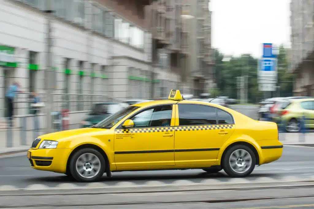 Kötelező mobilapplikációt kaptak a budapesti taxisok