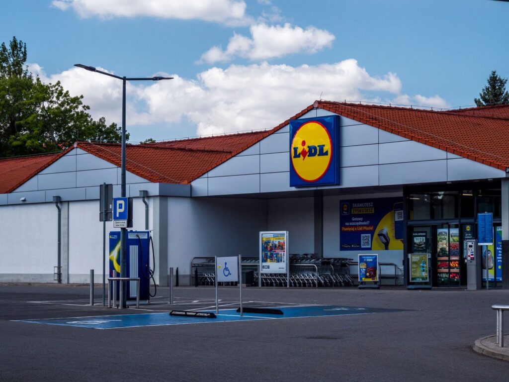 Holttestet találtak egy autóban a dunaszerdahelyi Lidl parkolójában