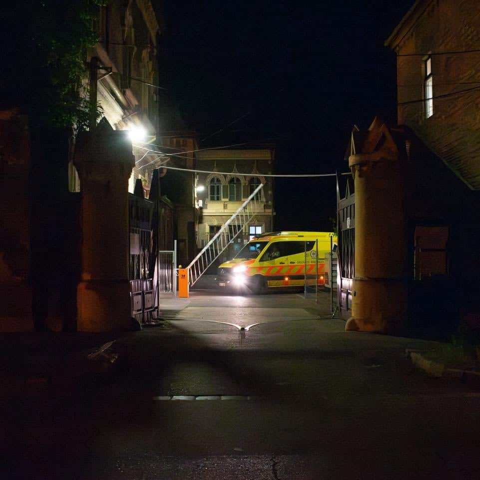 Kórházból megszökve lopott autót, majd balesetet okozott egy zavart beteg Salgótarjánban
