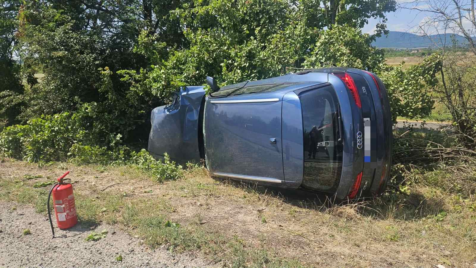 Oldalára borult egy személygépkocsi a 11-es főúton