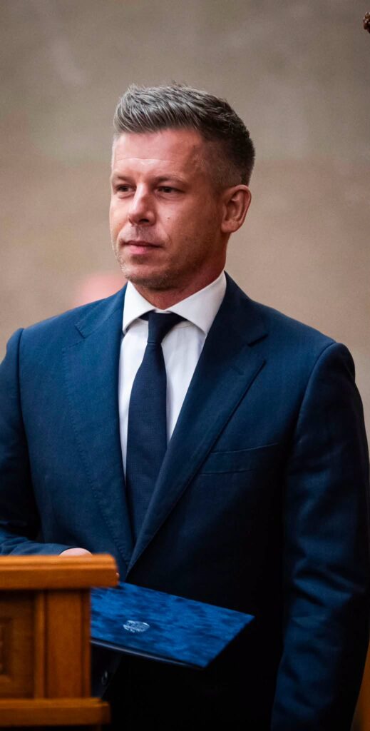 Magyar Péter 16 évre csökkentené a választási korhatárt Magyarországon