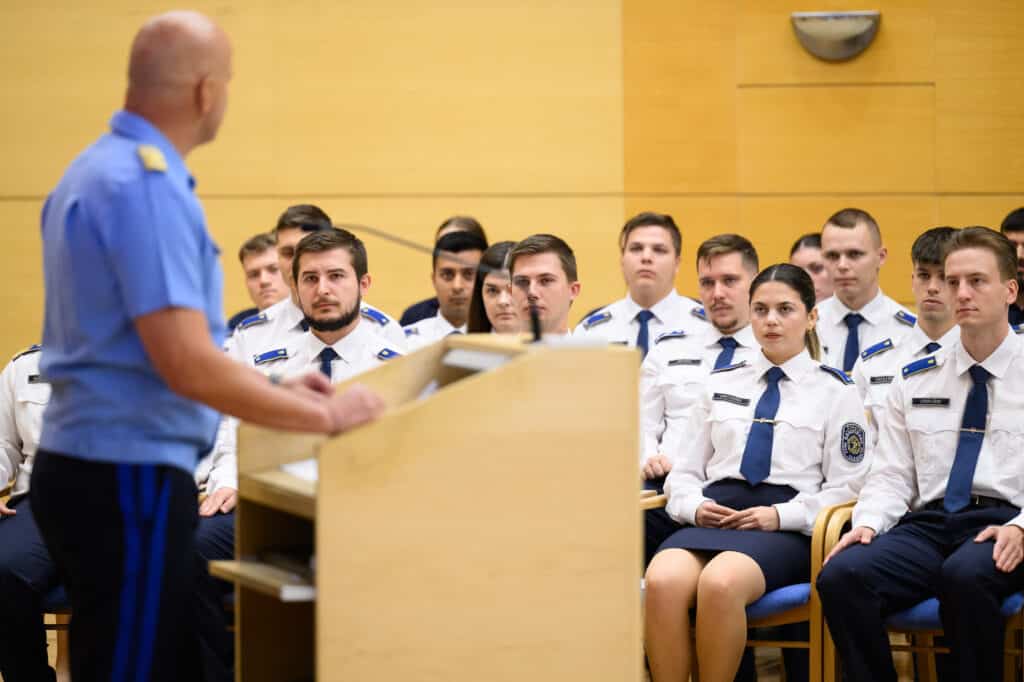 122 új rendőr áll szolgálatba Pest vármegyében