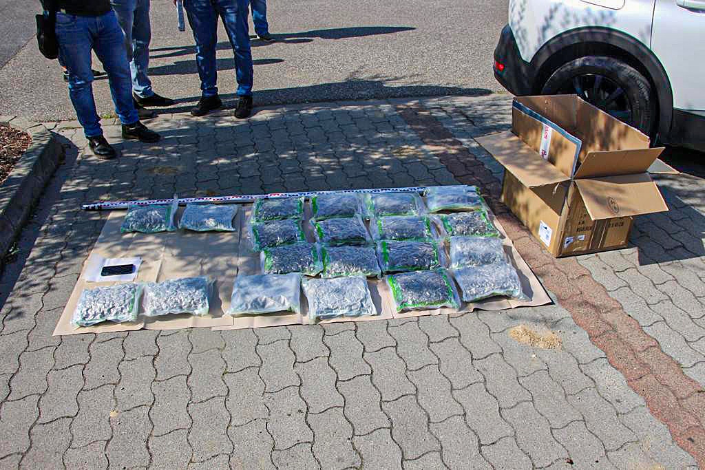 20 kg fű, fél kg kokain, hasis, MDMA: felszámolták a kecskeméti drogbandát
