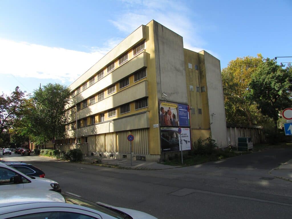 Kiengedték a börtönből a Szőlő utcai javítóintézetben gyereket bántalmazó Kovács-Buna Károlyt