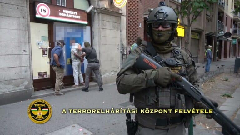 A Józsefvárosi piacon árultak fegyvereket