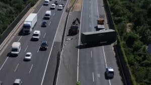 Veszélyes láncreakció az utakon: a fantomdugók kockázataira figyelmeztet a rendőrség