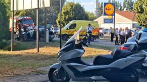 Autós üldözés végződött súlyos ütközéssel Baján, ahol egy egyenruhást is elgázoltak