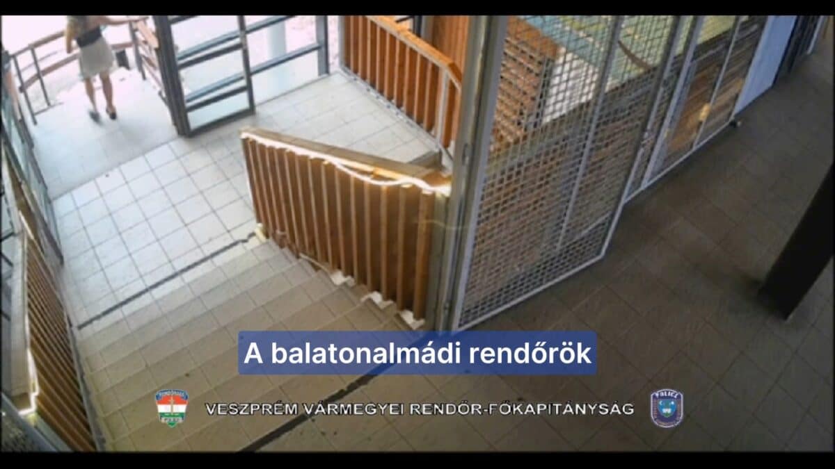 Mobiltelefonnal videózta áldozatát egy kukkoló a balatonalmádi strand mosdójában