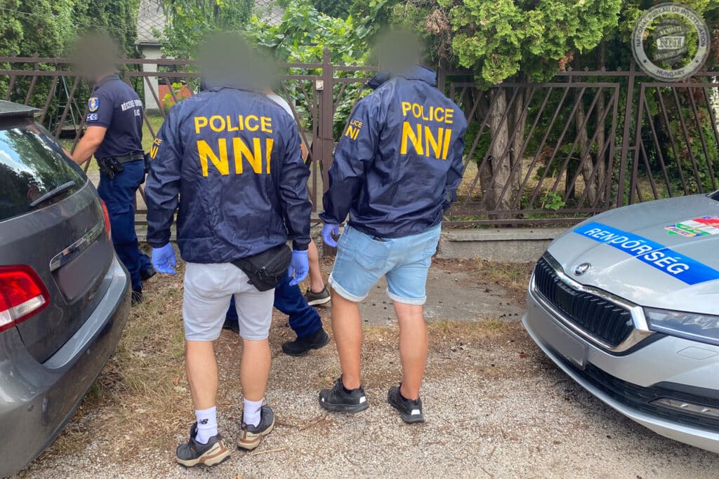 Több mint 10 kiló cucc érkezett Thaiföldről teásdobozokba rejtve