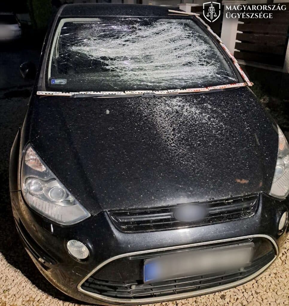 Megharapott egy rendőrt egy őrjöngő férfi, három egyenruhás kellett a megfékezéséhez