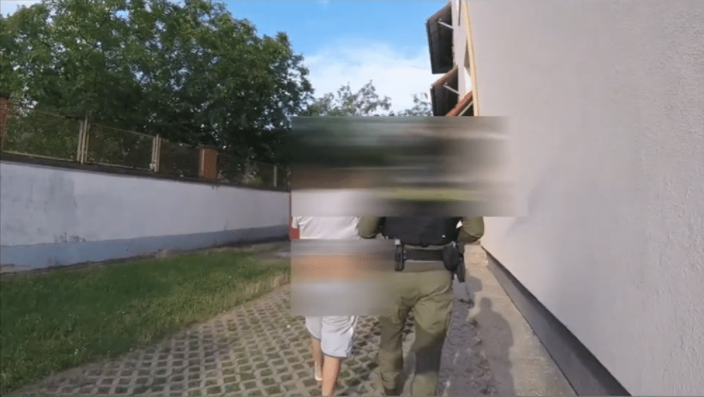 A gatyádba is benéznek a szolnoki zsaruk!