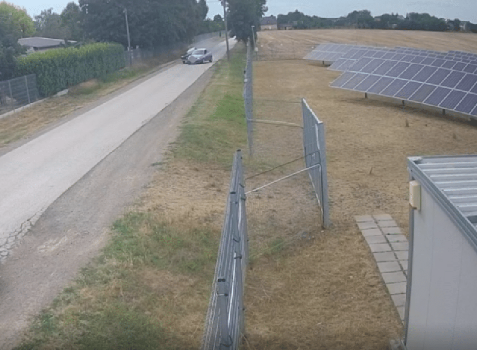 Lövöldözés és autós üldözés Valkón