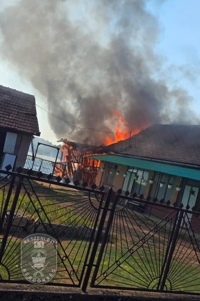 Szabadnapos rendőr mentett egy égő családi házból