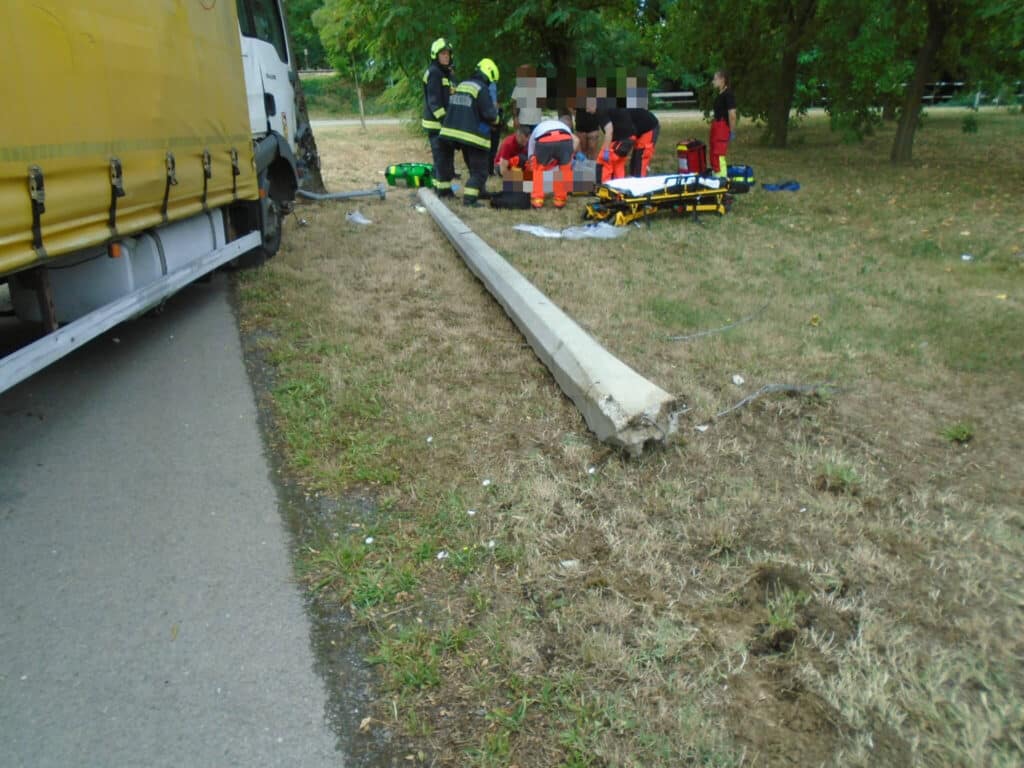 Járdára hajtott és elgázolt egy embert egy teherautó Szigetváron