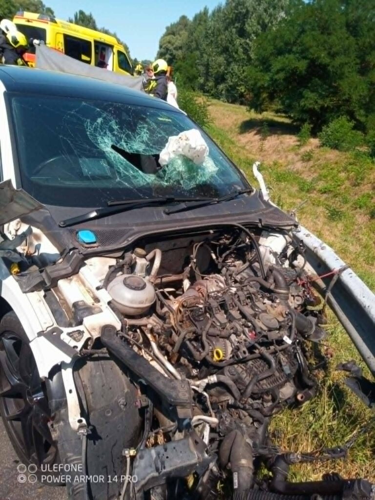 Közútkezelő járművének ütközött egy autó az M7-esen Zalakomárnál