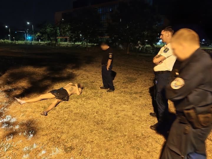 „Megvilágosodni” akart egy magasfeszültségű oszlopon egy meztelen férfi Zuglóban