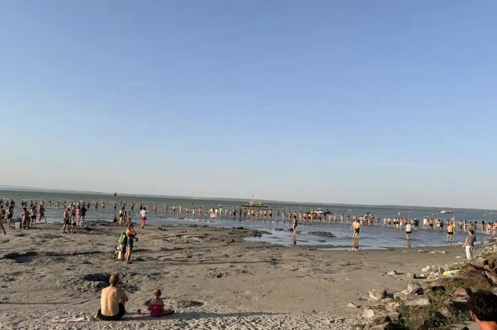 Emberláncot alkotva kerestek egy eltűnt ötéves kisfiút a siófoki strandon