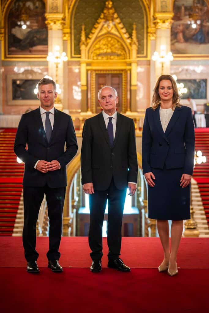 Hivatalosan is átvette az államfői hivatalt Dr. Baka András a Sándor-palotában
