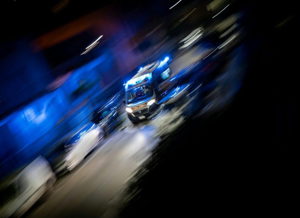 Botokkal és fejszékkel támadtak a mentőkre egy erdélyi faluban mert szervkereskedőknek hitték őket