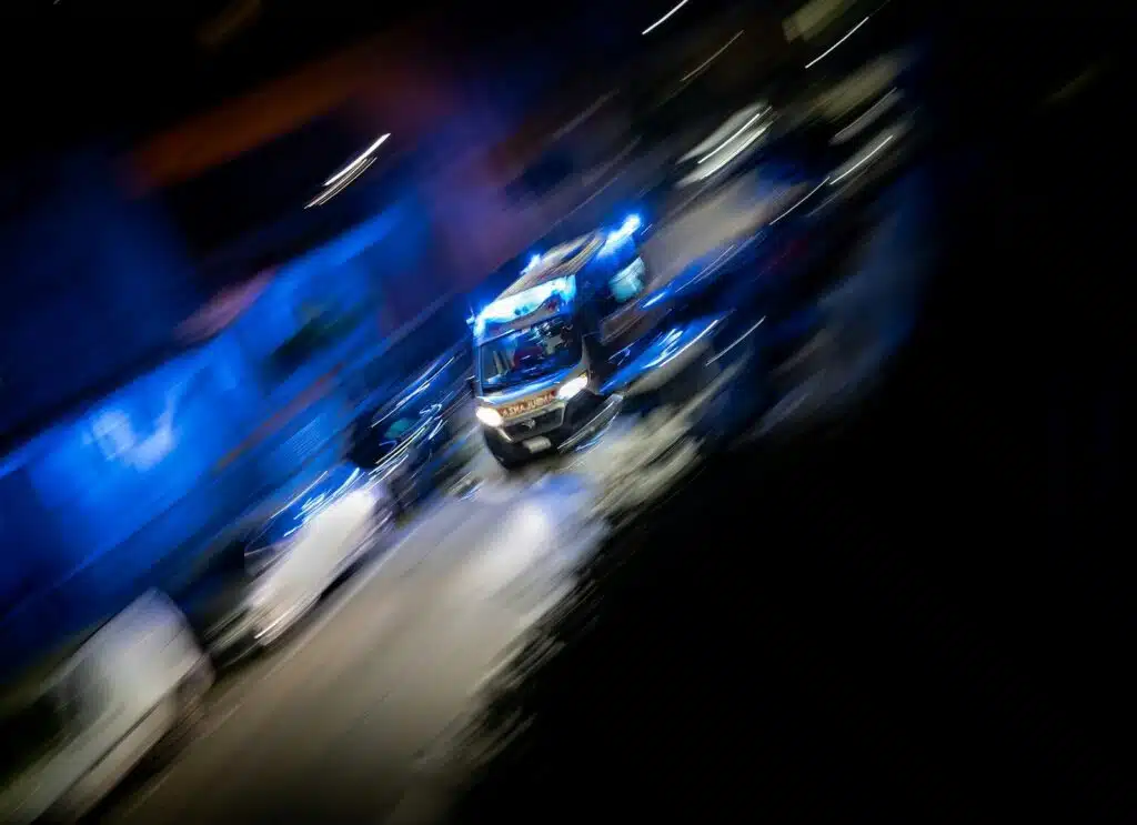 Botokkal és fejszékkel támadtak a mentőkre egy erdélyi faluban mert szervkereskedőknek hitték őket
