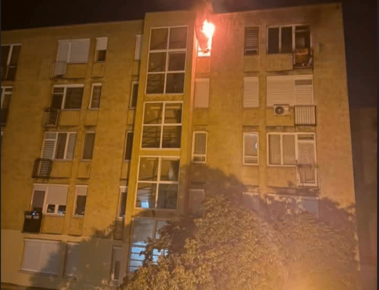 Rendőrök rohantak a lángoló kazincbarcikai lakásba, egy férfit mentettek ki a sűrű füstből
