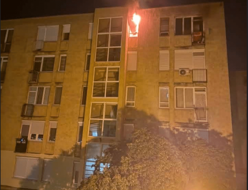 Rendőrök rohantak a lángoló kazincbarcikai lakásba, egy férfit mentettek ki a sűrű füstből