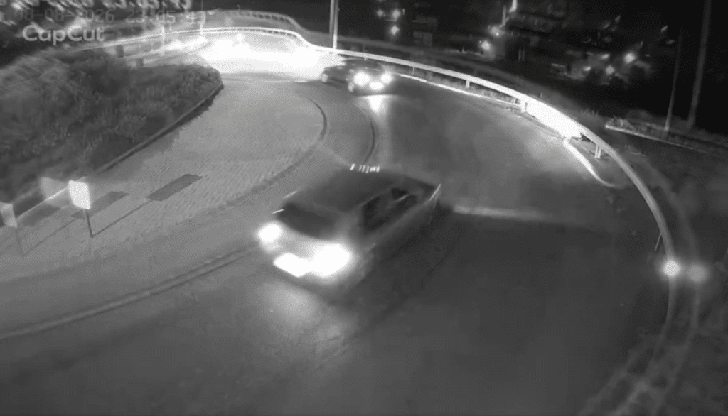 Körforgalmakban driftelő fiatalokat kapcsoltak le a rendőrök Kaposváron