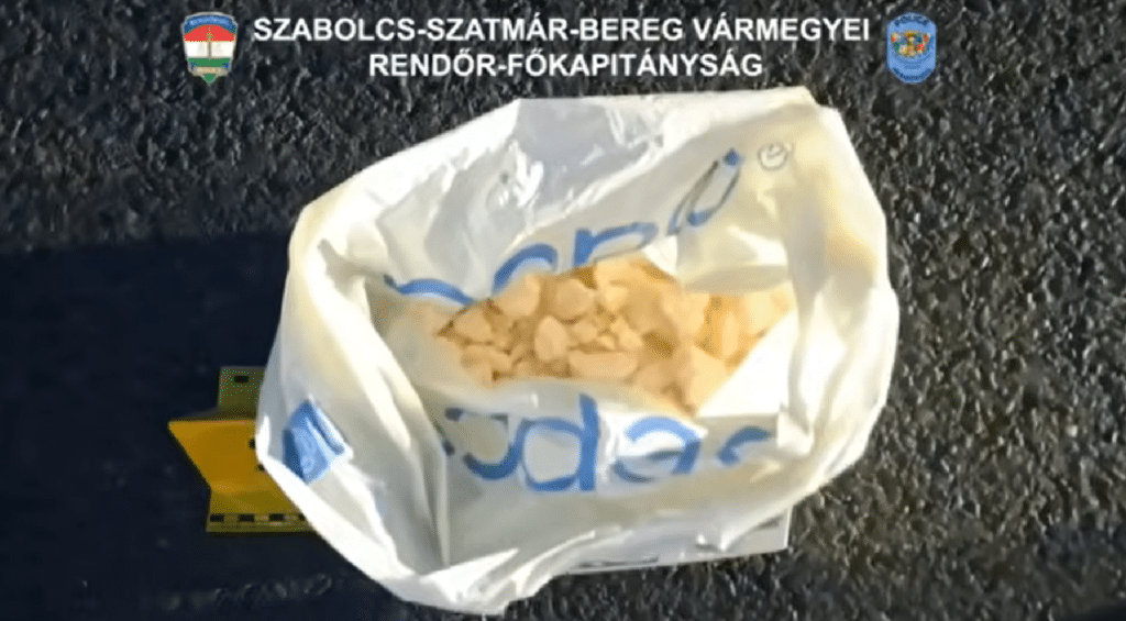 Taxival mentek a cuccért: több mint egy kiló kristályt találtak a rendőrök két ibrányi lakosnál