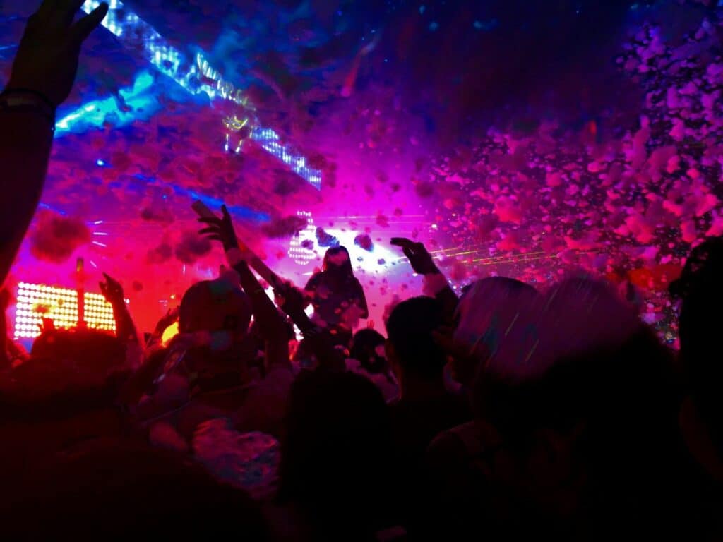 Büntetőeljárás indult a Sziget Fesztivál előtti DJ Oti-koncerten történt rosszullétek miatt