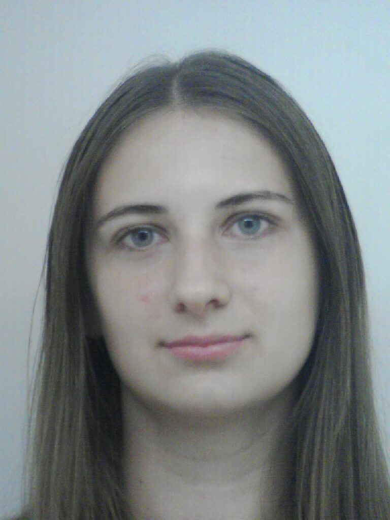 SZEBELÉDI ADRIENN