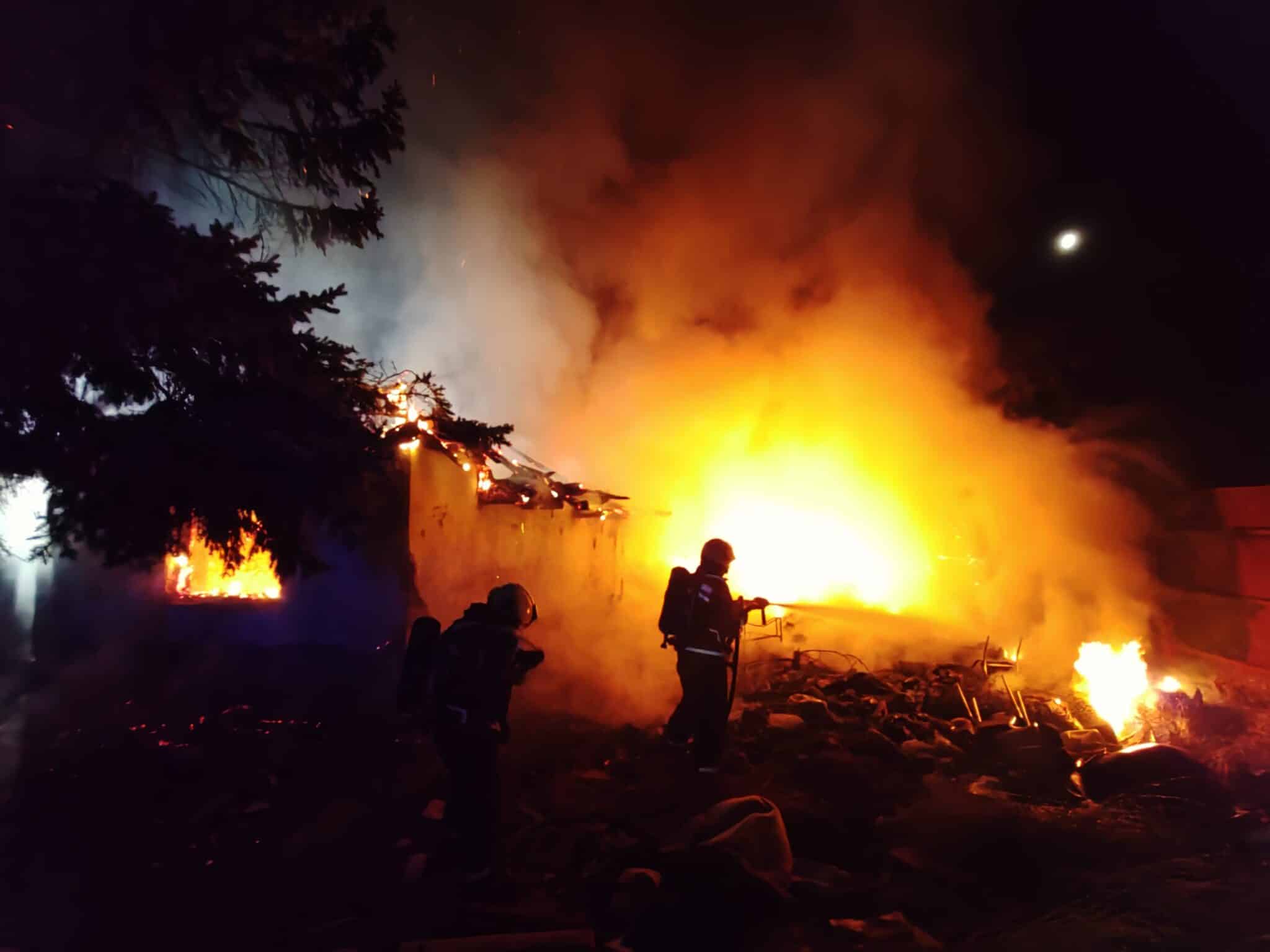 Teljes terjedelmében égett egy parasztház Apcon