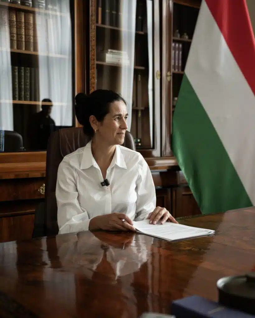 Orbán Anita feljelentést tesz Szijjártó Péter magángépes utazásai miatt