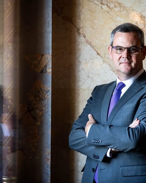 Egymillió forintos etikai bírságot kapott Takács Péter korábbi államtitkár a háziorvosokról tett kijelentése és egy szülővel folytatott, trágár üzenetváltása miatt